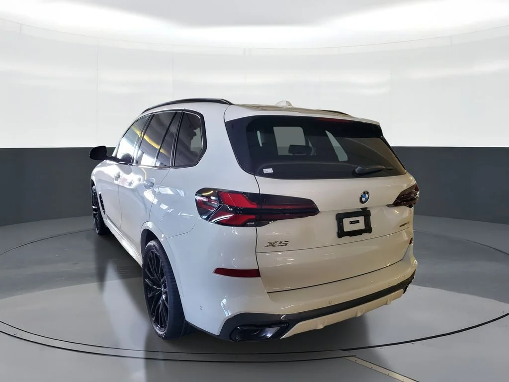 Used 2026 White BMW sDrive40i image 4