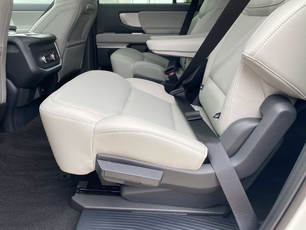 New 2026 Star White Metallic Tri-Coat Ford MAX Active image 10