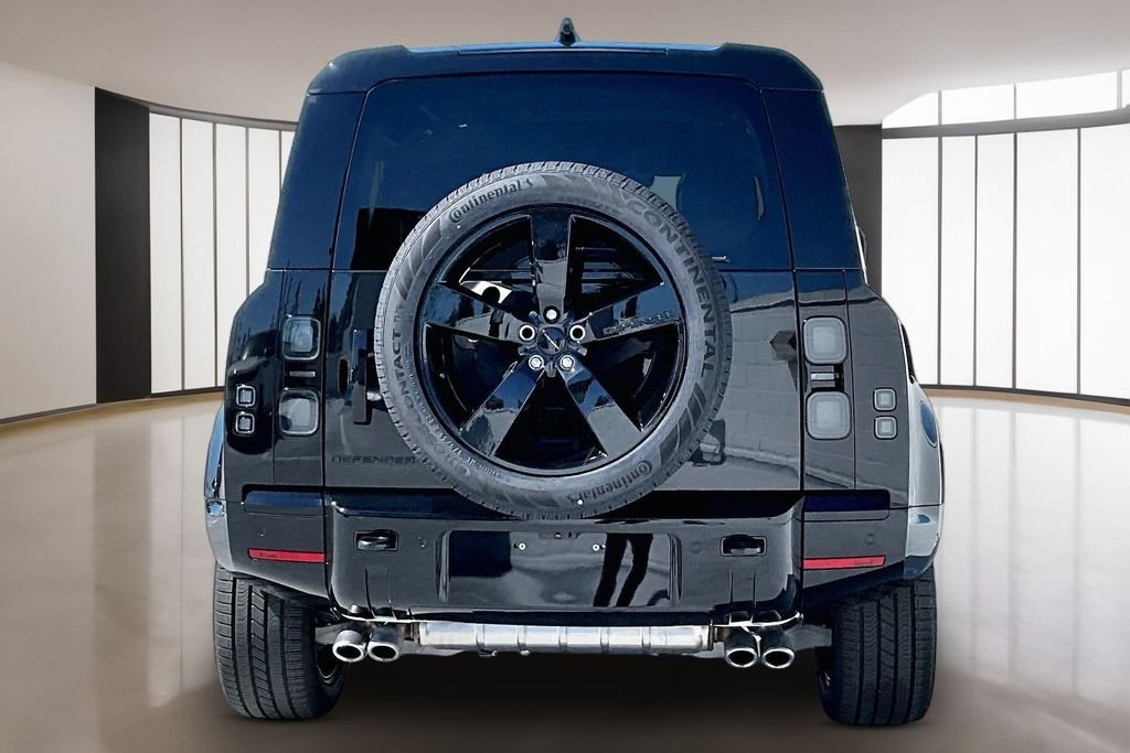 New 2026 SANTORINI BLACK Land Rover X-Dynamic SE image 4