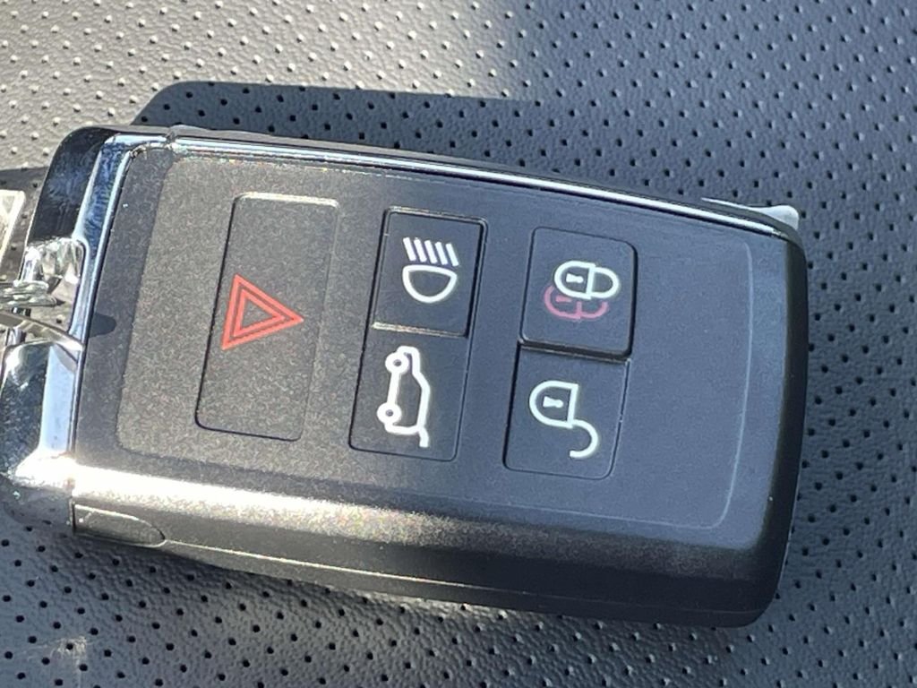 New 2026 Borasco Grey Land Rover Dynamic SE image 33