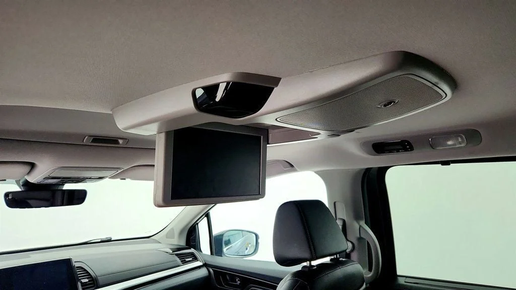 Used 2023 Modern Steel Metallic Honda Touring Automatic w/ Rear Entertainment System & Navigation image 23