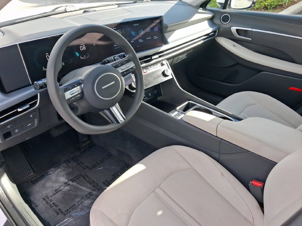 Used 2024 White Hyundai SEL image 16