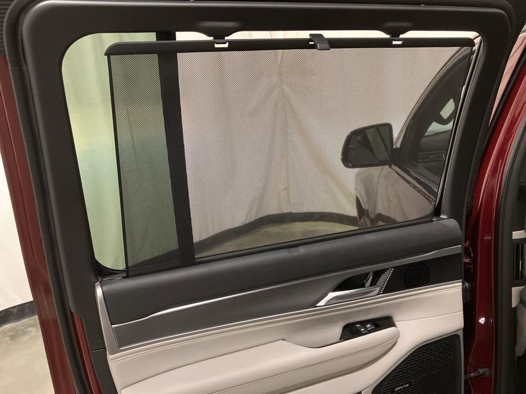 New 2026 Velvet Red Pearl-Coat Exterior Paint Jeep Limited Altitude image 13