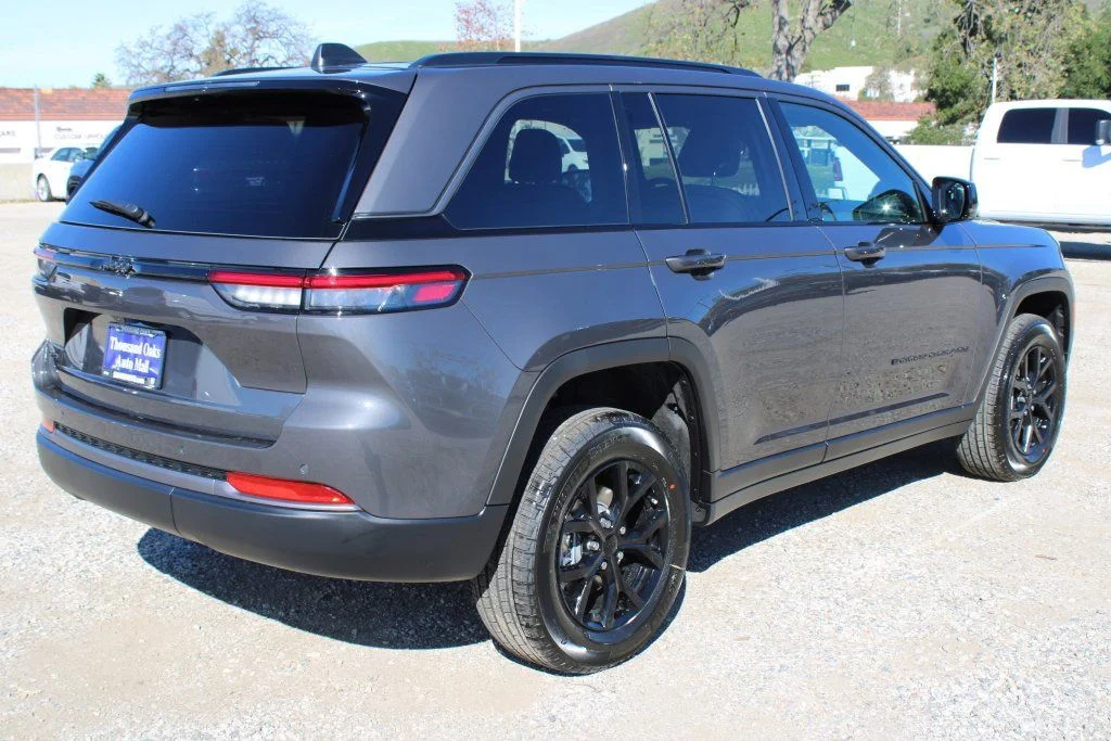 New 2026 Baltic Gray Metallic Clear-Coat Exterior Paint Jeep Laredo image 4