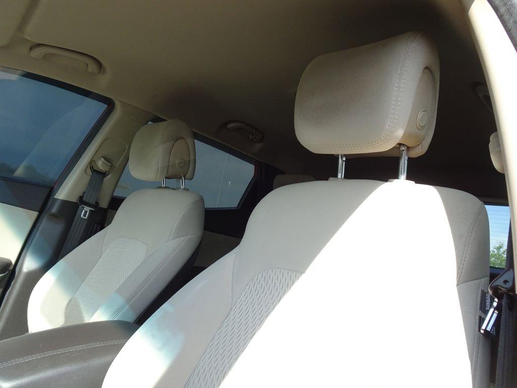 Used 2015 Brown Hyundai Base image 9