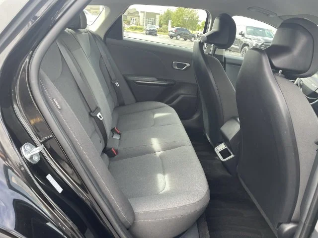 2025 Kia K4 LXS - Photo 36