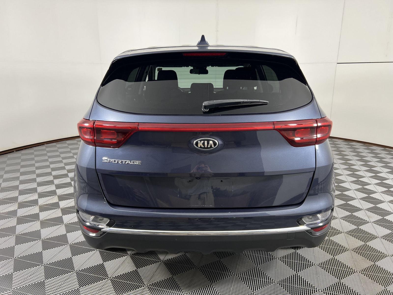 Used 2022 Pacific Blue Kia LX image 9