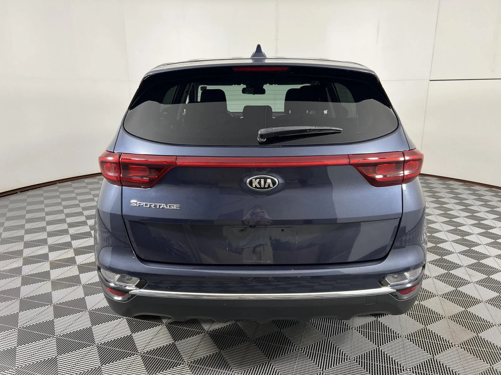 Used 2022 Pacific Blue Kia LX image 9