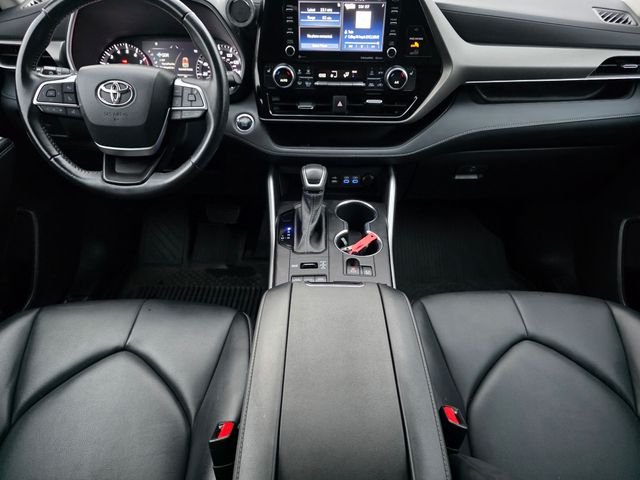 Used 2022 Moon Dust Toyota XLE image 25