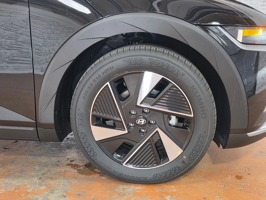 New 2026 Abyss Black Hyundai SEL image 9