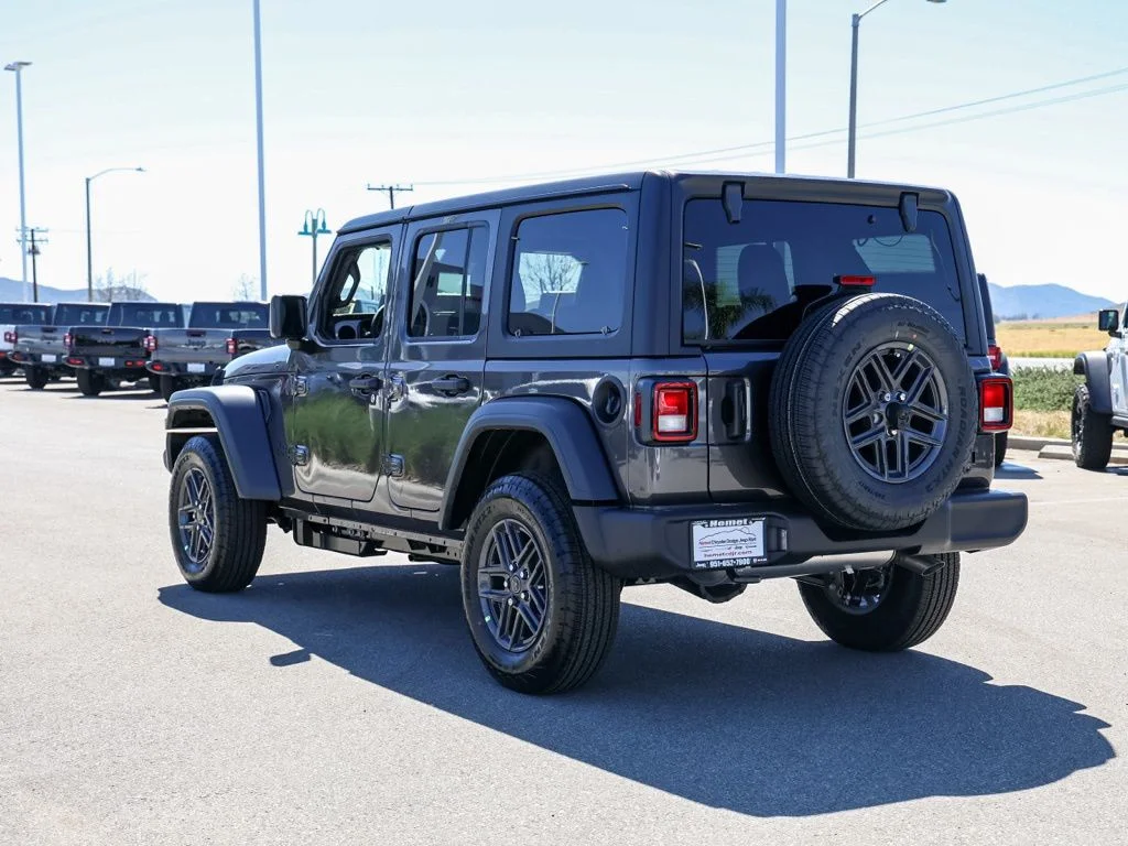 New 2026 Granite Crystal Metallic Clear-Coat Exterior Paint Jeep Sport S image 5