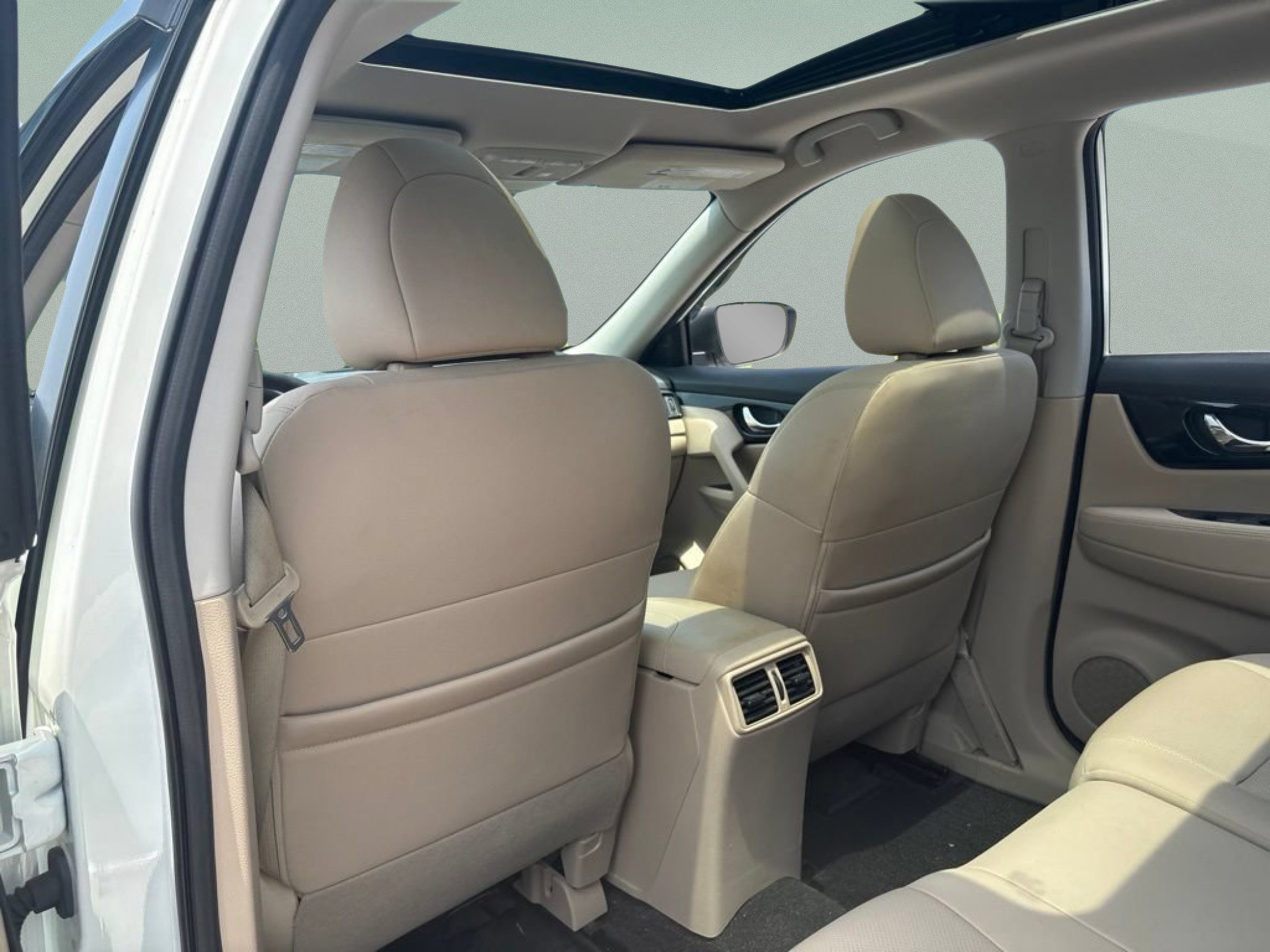 Used 2020 Pearl White Tricoat Nissan SL image 18