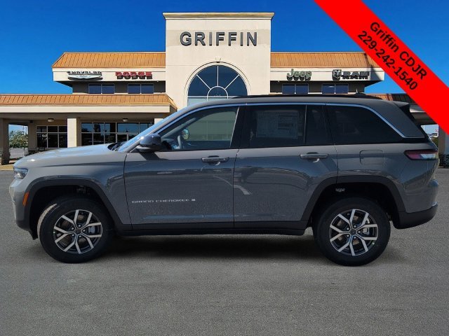 New 2027 Sting-Gray Clear-Coat Paint Jeep Laredo image 10