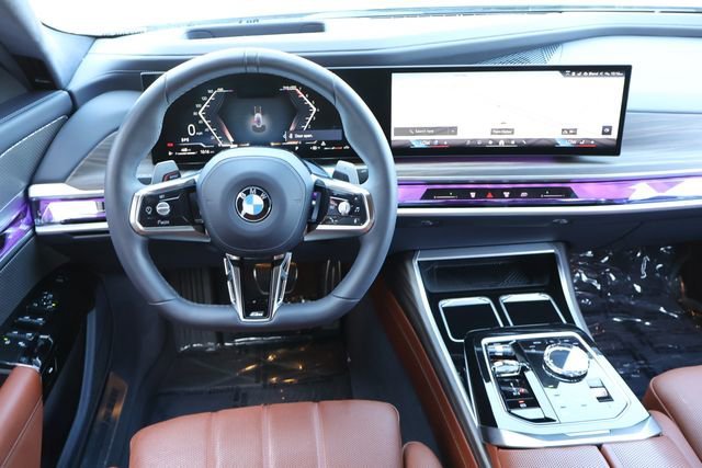 Used 2024  BMW 760i xDrive image 19