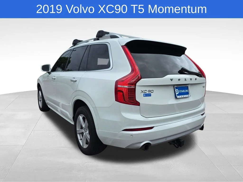 Used 2019 White Volvo T5 Momentum image 7