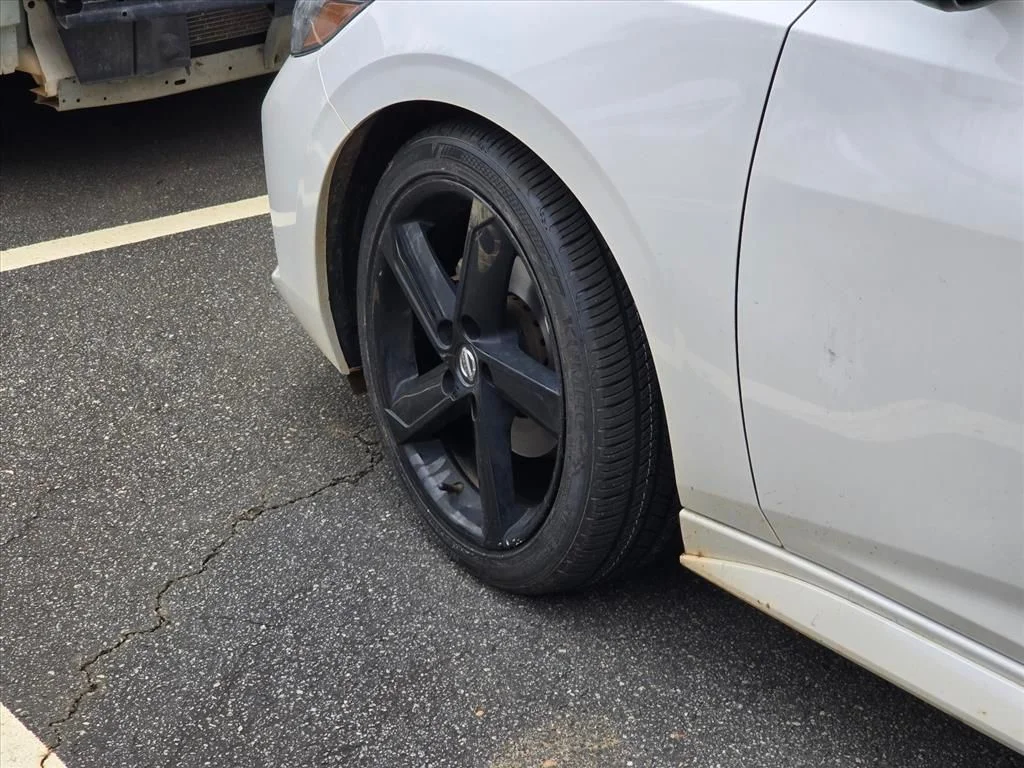 Used 2022 White Nissan SR image 18