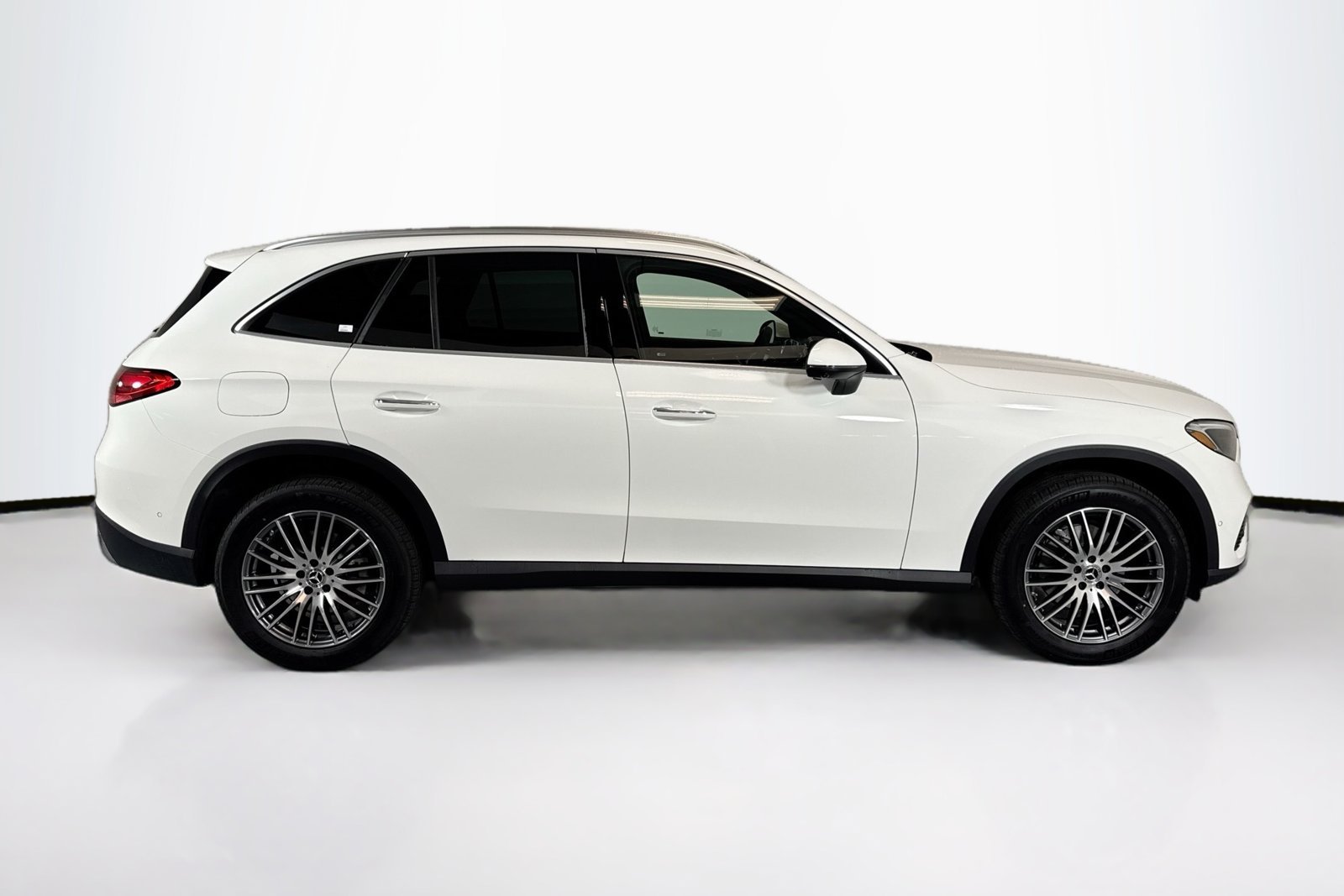 New 2026 Polar White Mercedes-Benz GLC 300 image 4