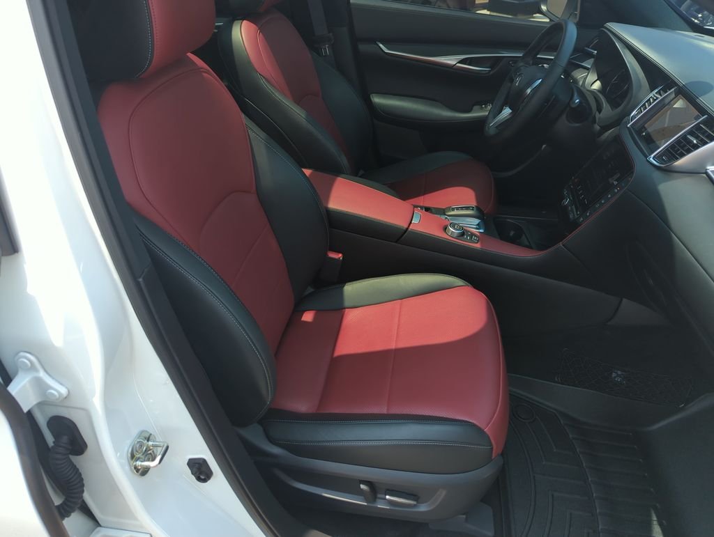 Used 2025 White INFINITI SPORT image 37
