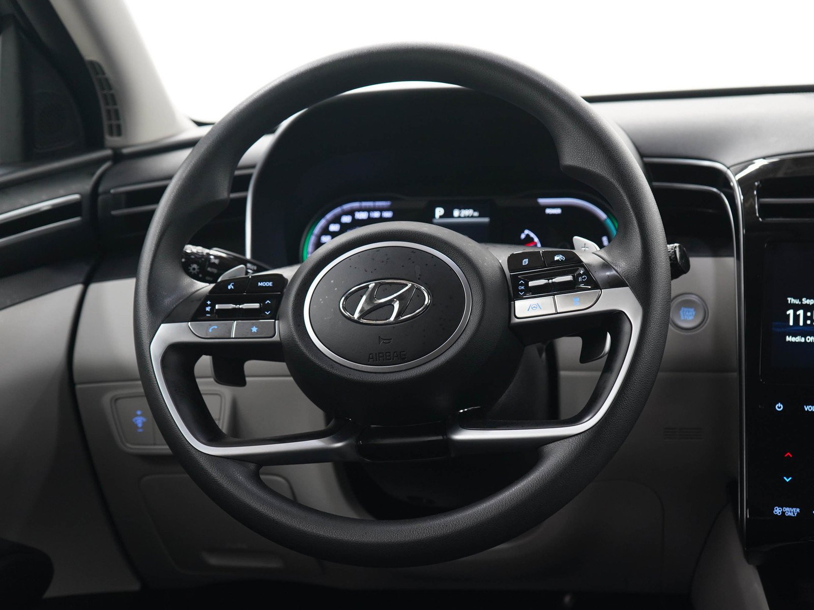 Used 2024 Shimmering Silver Hyundai Blue AWD image 17