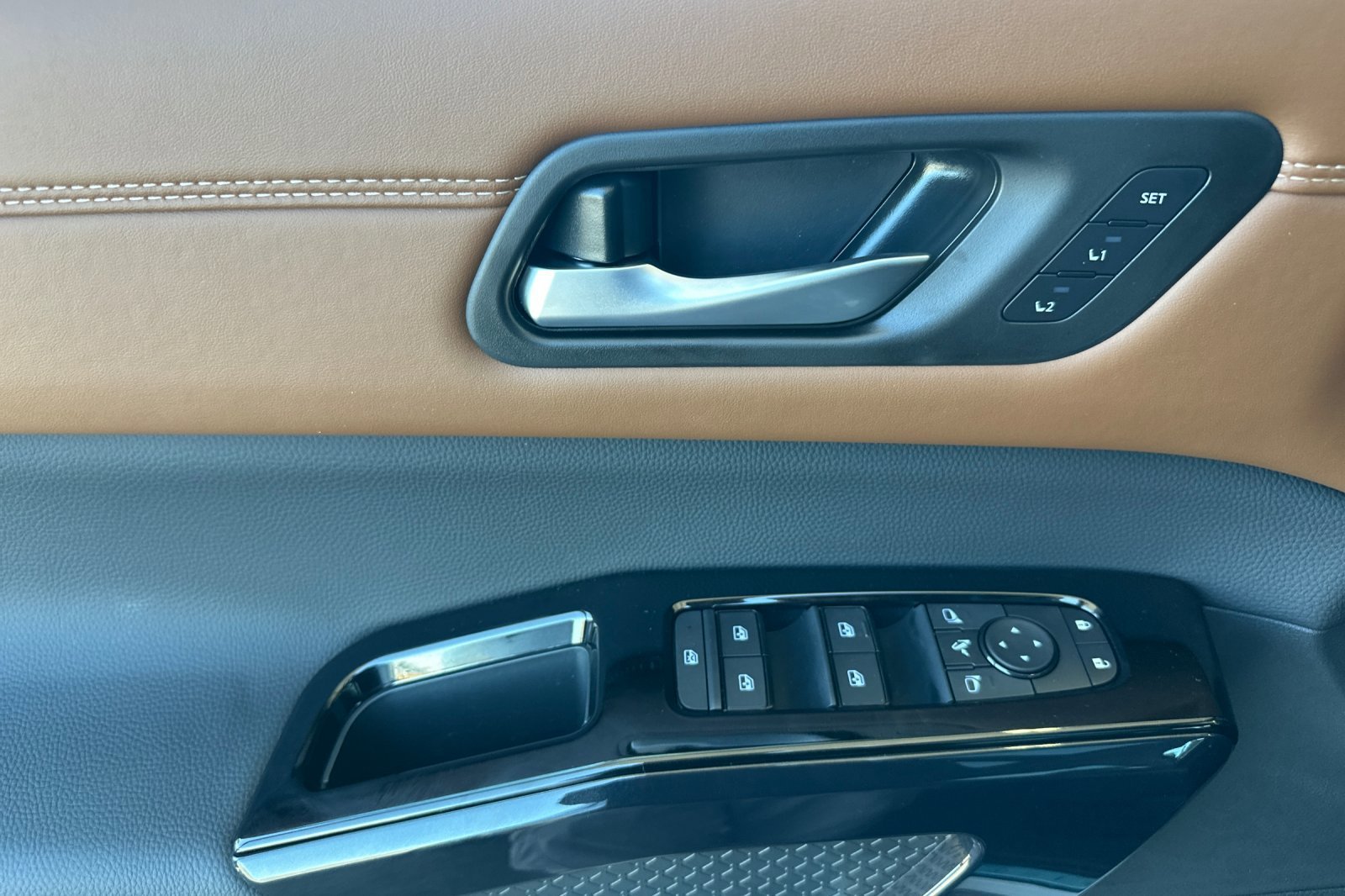 New 2026 Boulder Gray Pearl/Super Black Nissan Platinum image 11