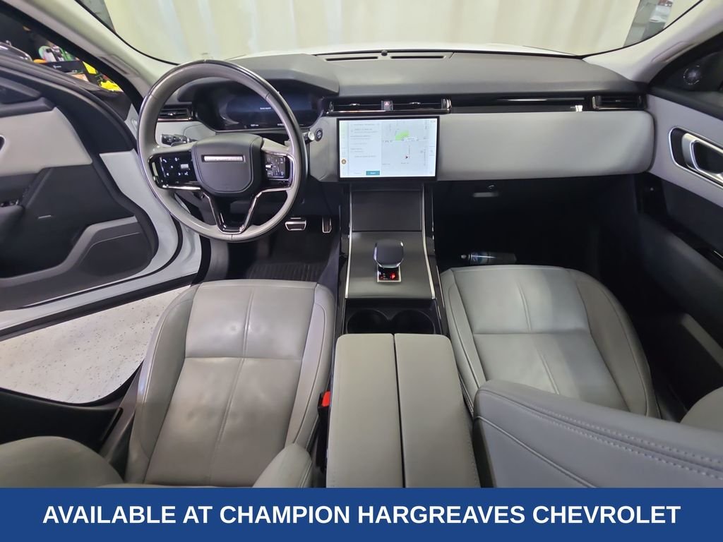Used 2025 Ostuni Pearl White Metallic Land Rover Dynamic SE image 27