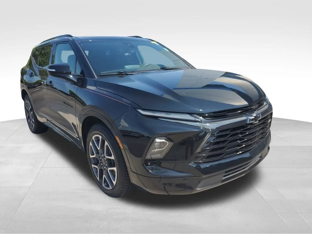 Used 2023 Black Chevrolet RS image 10