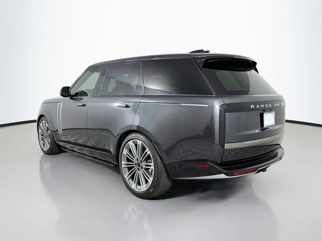 New 2026 Carpathian Gray Premium Metallic Land Rover SE image 7