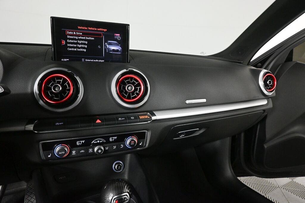 Used 2018 Brilliant Black Audi Premium image 13