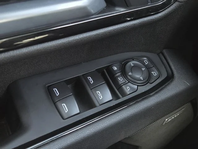 Used 2025 Summit White GMC AT4 image 25