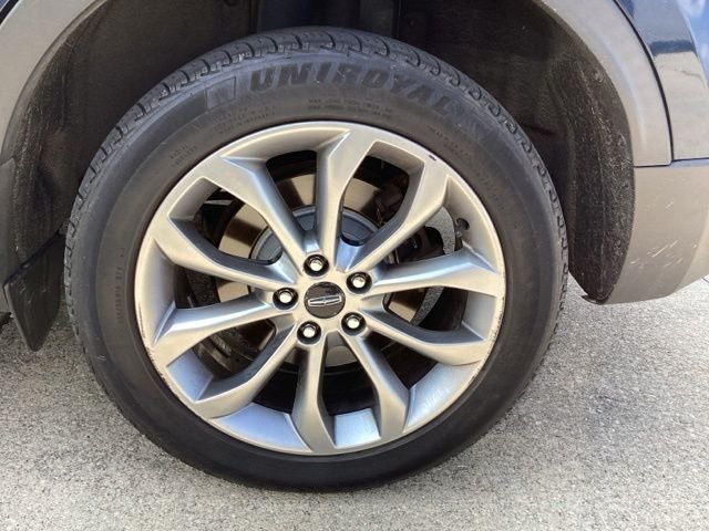 Used 2017 Sapphire Blue Metallic Lincoln Select image 6