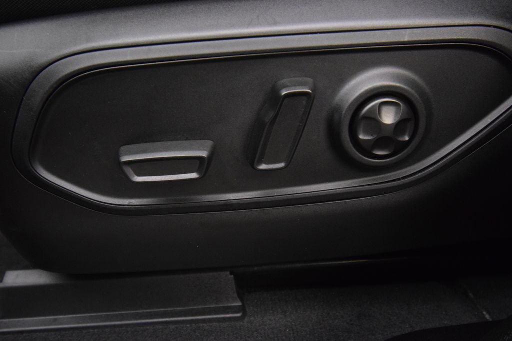 Used 2025 Velvet Red Pearlcoat Jeep Laredo image 30