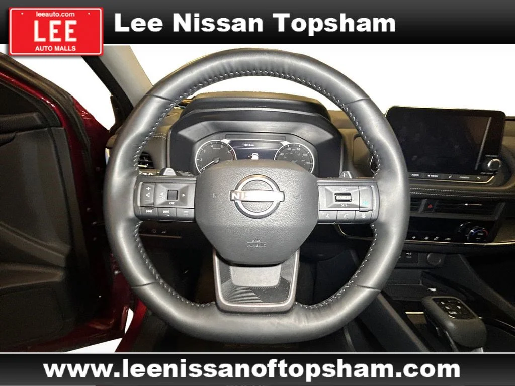 Used 2025 Scarlet Ember Tintcoat Nissan SV image 13