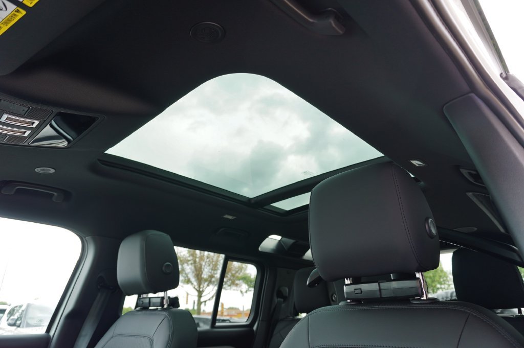 New 2026 Fuji White Land Rover X-Dynamic SE image 14