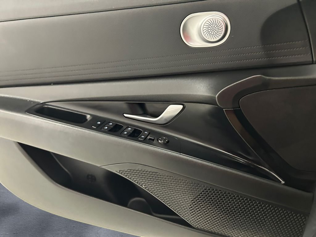 Used 2022 Gray Hyundai SE image 12