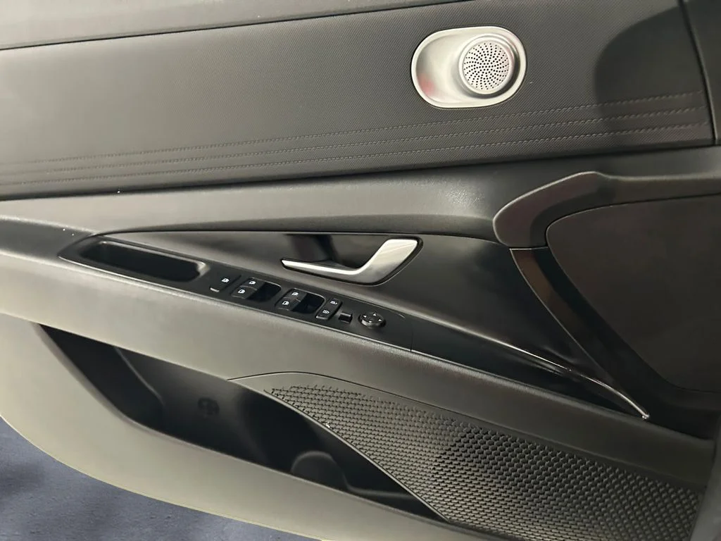 Used 2022 Gray Hyundai SE image 12