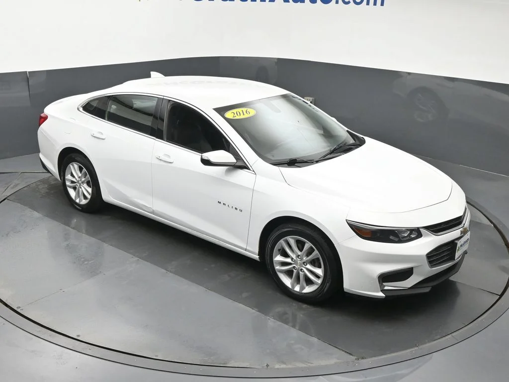 Used 2016 White Chevrolet LT image 3