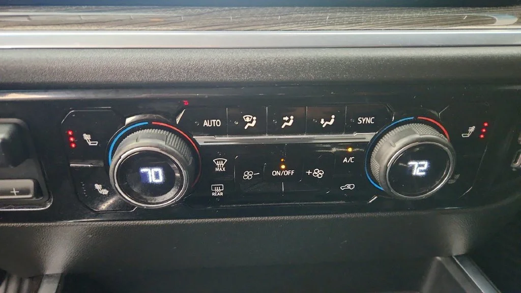 Used 2022 SUMMIT WHITE Chevrolet RST image 21