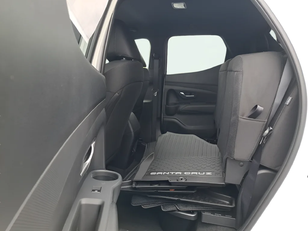 New 2026 White Hyundai SE image 13