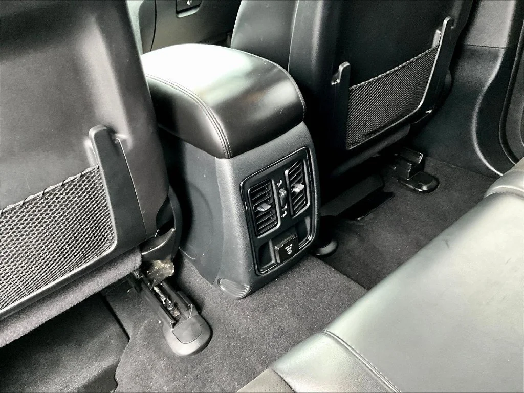 Used 2020 Silver Jeep Altitude image 11