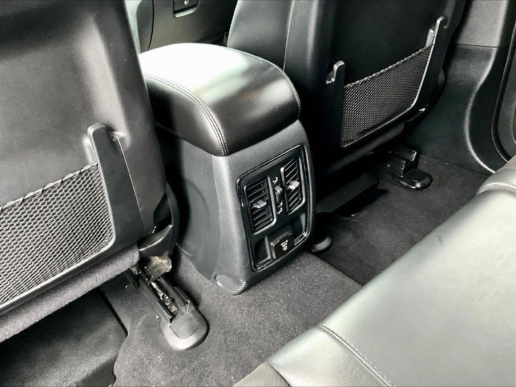 Used 2020 Silver Jeep Altitude image 11