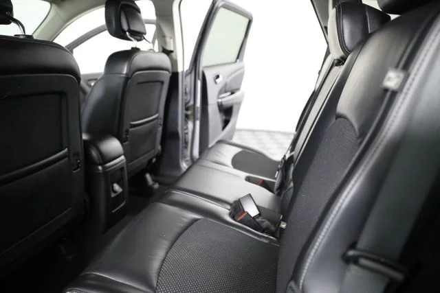 Used 2018 Silver Dodge Crossroad image 18