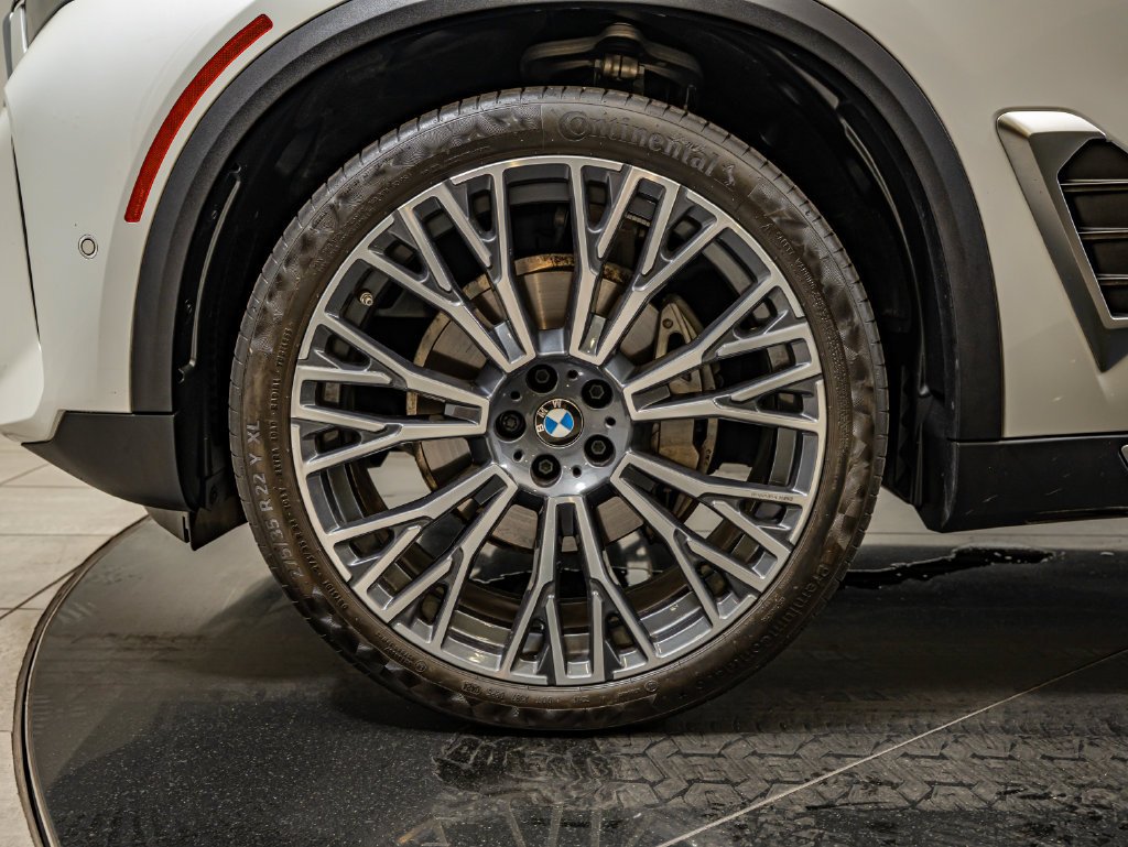 Used 2024 Mineral White Metallic BMW xDrive40i image 13