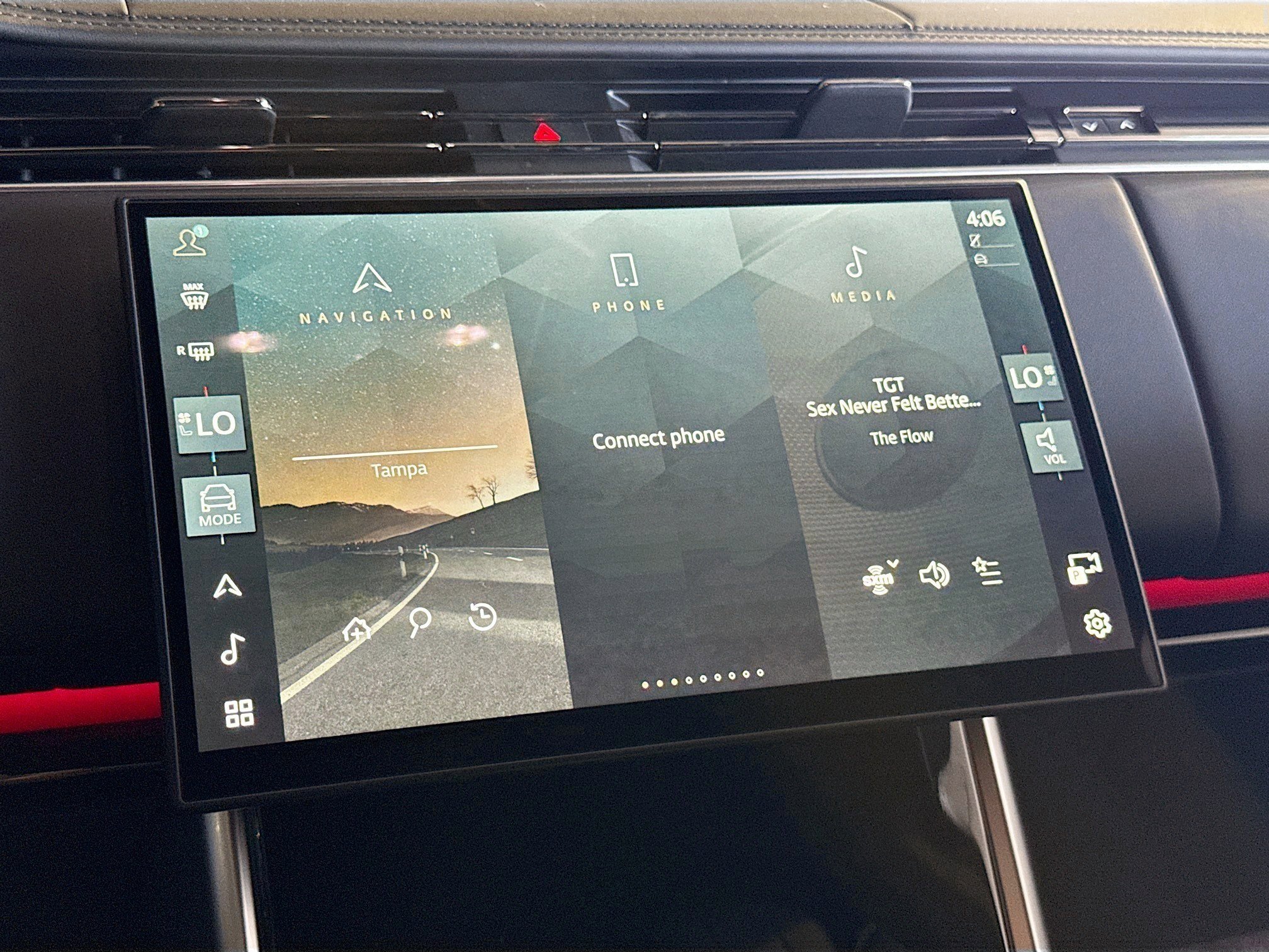 New 2026 Fuji White Land Rover SE image 31