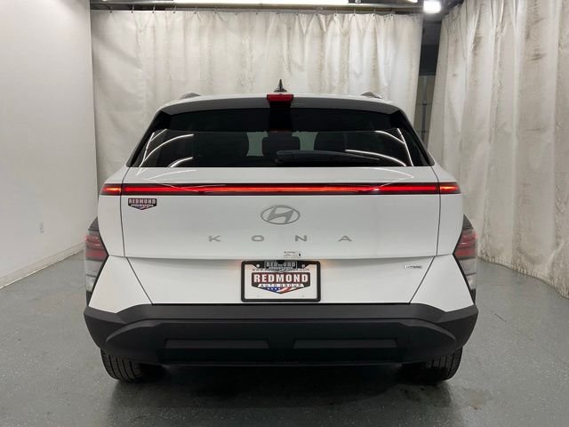 Used 2025 White Hyundai SEL image 6