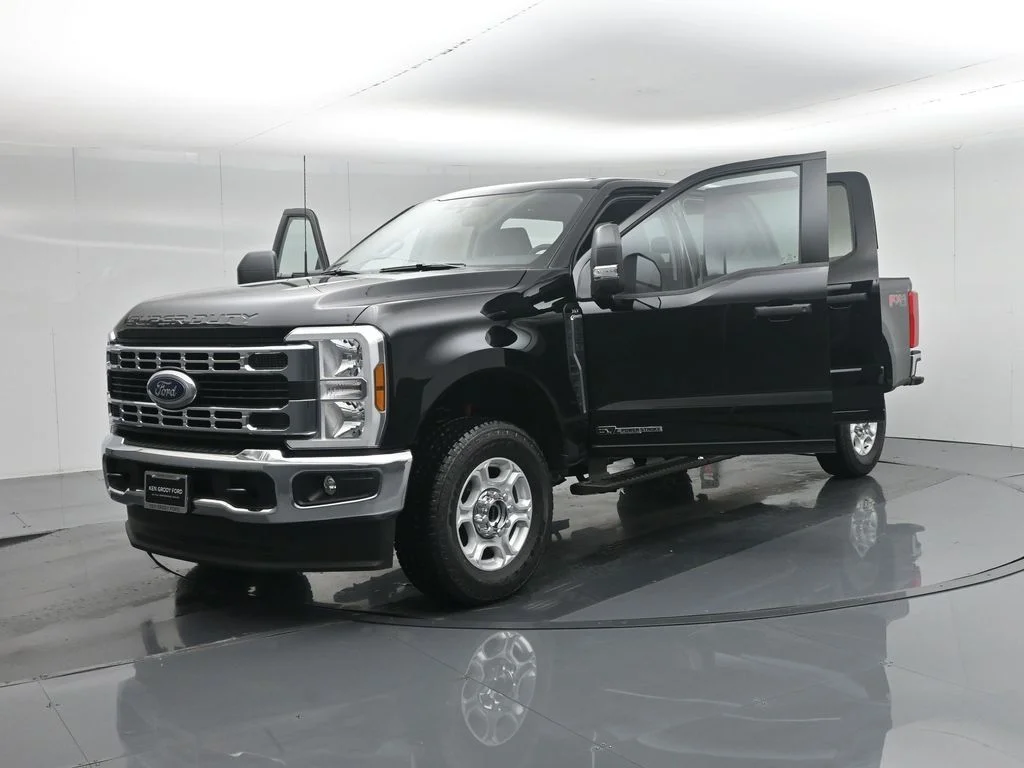 New 2026 Agate Black Metallic Ford XLT image 30