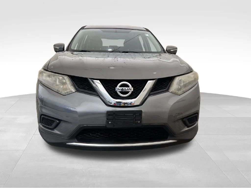 Used 2015 Gray Nissan S image 9