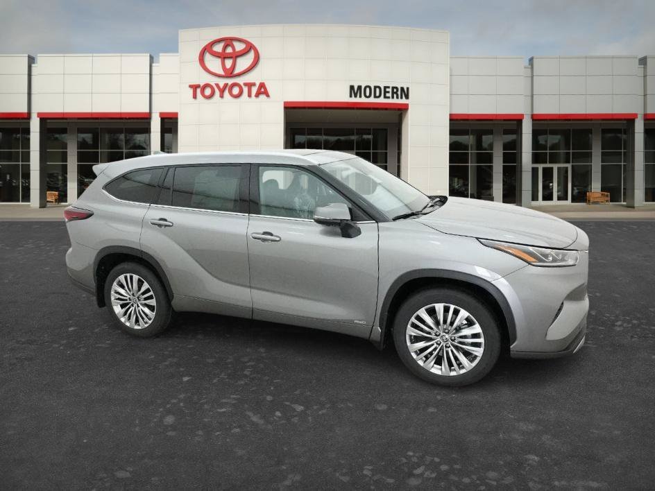New 2026 Heavy Metallic Toyota Hybrid Platinum image 3
