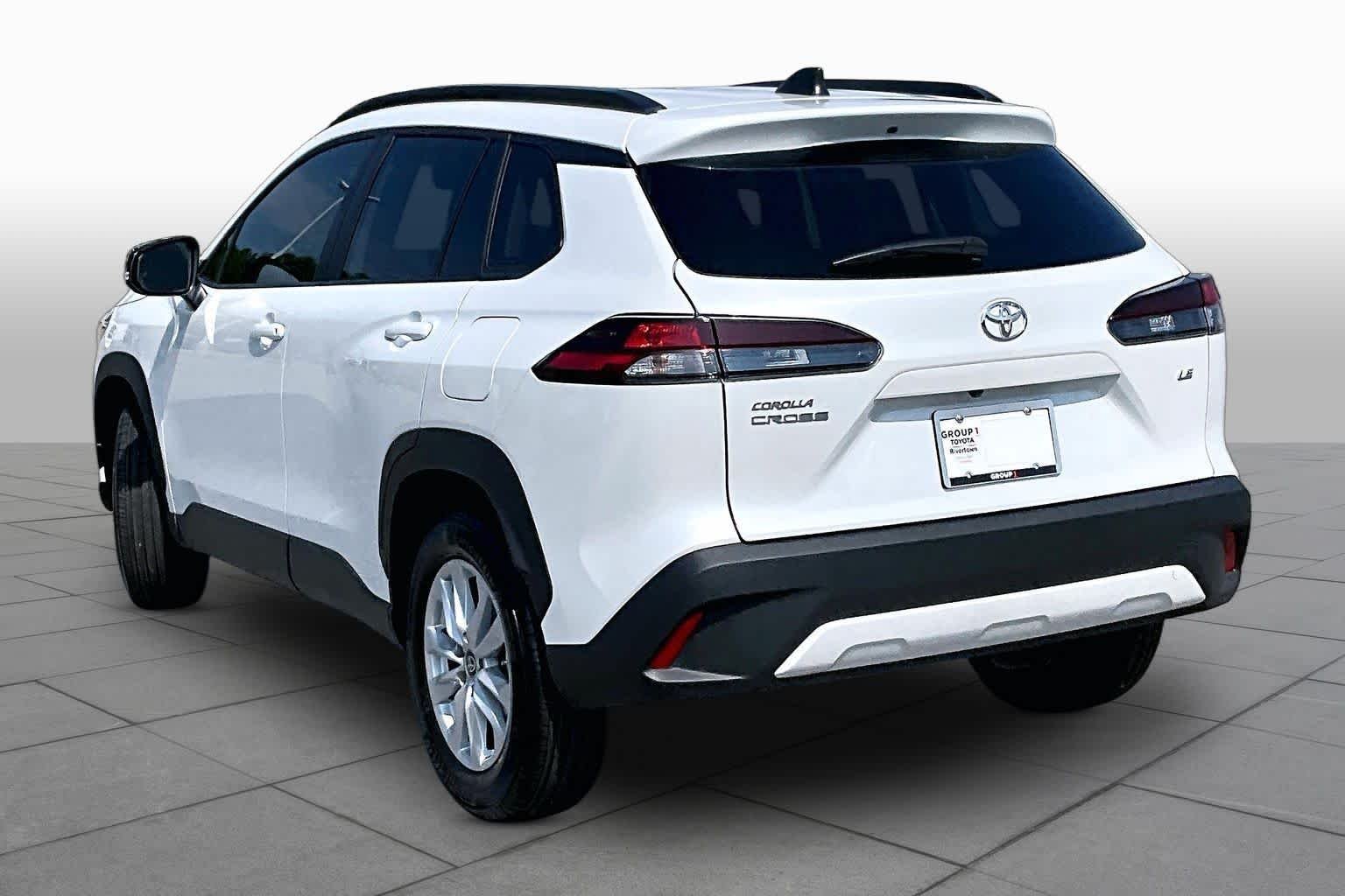 Used 2026 Wind Chill Pearl Toyota LE image 11