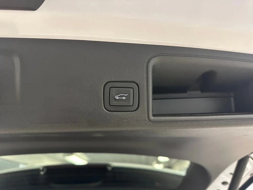 Used 2023 Summit White GMC SLT image 25