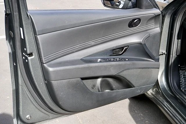 Used 2025 Gray Hyundai SEL Sport image 20